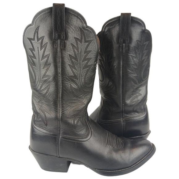 Ariat - Picture 2 of 16